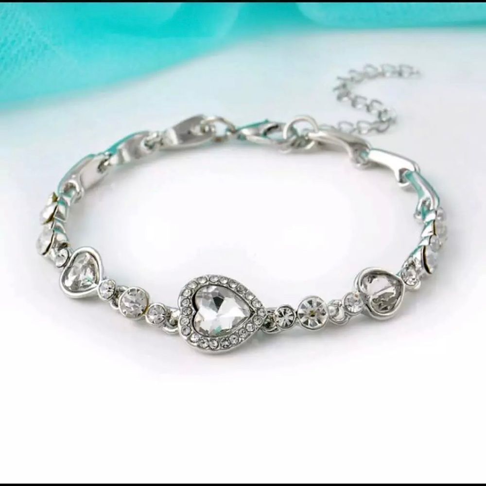 Brand New Clear Heart Crystal Bracelet